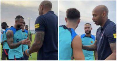 Barcelona: Memphis Depay's awkward handshake with Thierry Henry