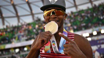 Mutaz Barshim turns on the style to win third straight world high jump gold medal