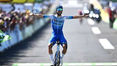Michael Matthews - Tour de France: Australia’s Michael Matthews wins stage 14, Vingegaard retains overall lead - france24.com - France - Italy - Australia