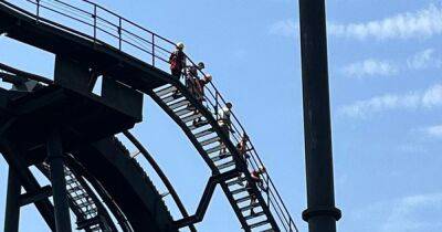 Alton Towers visitors forced to climb down from Oblivion as ride stops before 180ft drop - manchestereveningnews.co.uk