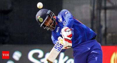 Dinesh Karthik - Umran Malik - Deepak Hooda leads India's T20 warm-up win over Derbyshire - timesofindia.indiatimes.com - Ireland - India - county Southampton -  Sanju