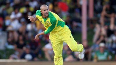 Side strain forces Australia's Agar out of Sri Lanka tour