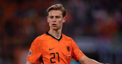 Manchester United fans have theory about Frenkie de Jong transfer amid Chelsea hijack reports