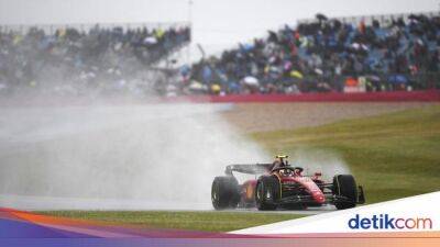 Max Verstappen - Lewis Hamilton - George Russell - Valtteri Bottas - Sergio Perez - Fernando Alonso - Nicholas Latifi - Charles Leclerc - Carlos Sainz - Hasil Kualifikasi F1 GP Inggris: Carlos Sainz Start Terdepan - sport.detik.com