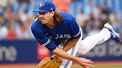 Gausman exits start early after come-back ball to foot
