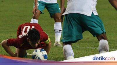 Piala AFF U-19: Ini Sebab Pemain Vietnam Bertumbangan Lawan Indonesia