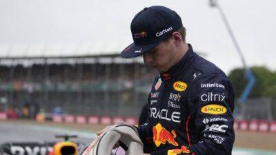 Verstappen shrugs off boos from Silverstone crowd