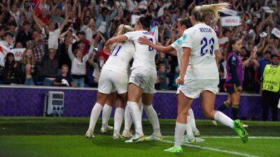 England reach semi-finals after Georgia Stanway stunner sees off Spain