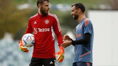 Fernandes and De Gea delight Man United fans during training in Perth - in pictures