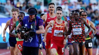 Cameraman accidentally becomes obstacle in World Athletics Championship race - edition.cnn.com - Usa - Ethiopia - Morocco - Kenya