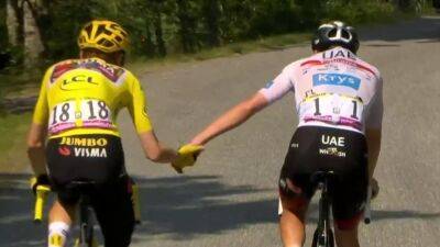 Jonas Vingegaard waits for Tadej Pogacar after crash in 'incredible' sporting moment at Tour de France