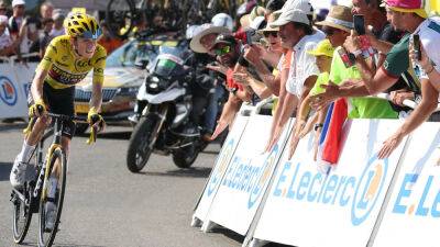 Tour de France: Vingegaard drops Pogacar on final climb to extend overall lead - france24.com - France - Denmark