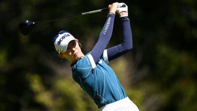 2022 Amundi Evian Championship: Nelly Korda ditches shoes, socks for par save on 18th