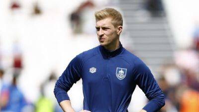 Brentford signing Ben Mee pays to make transfer carbon neutral - channelnewsasia.com - Britain - Manchester - county Hale