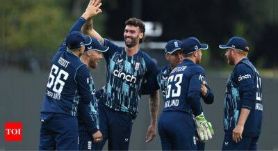 Reece Topley strikes as England thrash South Africa in 2nd ODI
