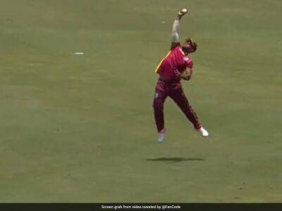 Nicholas Pooran - Kyle Mayers - Shikhar Dhawan - Watch: Nicholas Pooran Takes One-Handed Stunner To Dismiss Shreyas Iyer in First India vs WI ODI - sports.ndtv.com - India