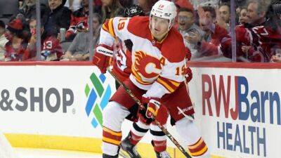 Tkachuk trade shows Flames' intent to defend Pacific Division title