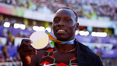 Masterful Korir wins world 800m gold in style