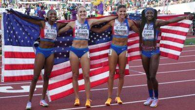 Marvin Bracy - U.S. women shock Jamaica to win 4x100 relay; U.S. men flounder again at world championships - espn.com - Usa - Canada - Jamaica