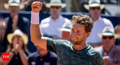 Casper Ruud battles back to beat Matteo Berrettini in Gstaad