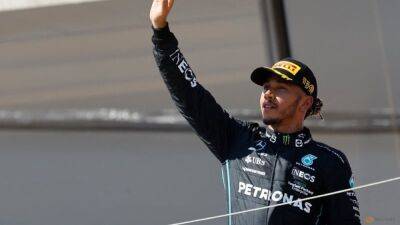 Max Verstappen - Lewis Hamilton - Toto Wolff - George Russell - Sergio Perez - Charles Leclerc - Hamilton sweats to second after water bottle malfunction - channelnewsasia.com - France - Hungary -  Budapest