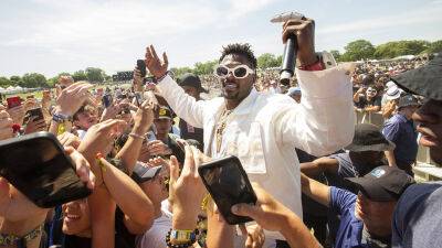 Antonio Brown performs at Rolling Loud, NFL players weigh in on his performance