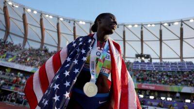 Keely Hodgkinson - Athing Mu becomes first American woman to win 800m, keeps win streak alive (video) - nbcsports.com - Britain - Usa -  Tokyo - state Oregon - Kenya