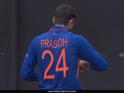 Kyle Mayers - Deepak Hooda - Deepak Hooda Spotted Wearing Prasidh Krishna's Jersey In 2nd ODI vs West Indies. Meme Fest Starts On Twitter - sports.ndtv.com - Spain - India - Jersey -  Port-Of-Spain -  Sanju