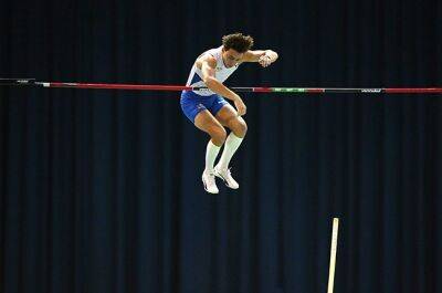 Duplantis sets new world record in pole vault