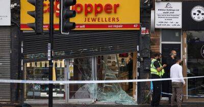 Police appeal for information as no arrests yet to be made following armed robbery at jewellery store on Curry Mile - manchestereveningnews.co.uk - Manchester