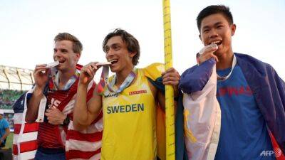 Sweden's Duplantis claims world pole vault title in new world record; Obiena wins Philippines' first medal