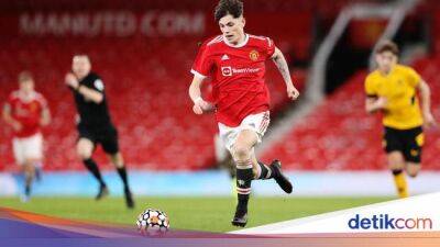 Alejandro Garnacho - Terlambat Datang, Pemain MU Ini Kena Hukuman dari Erik ten Hag - sport.detik.com - Manchester