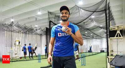 Kyle Mayers - India vs West Indies: Axar Patel stakes claim for regular Team India berth - timesofindia.indiatimes.com - Spain - India -  Port-Of-Spain -  Sanju