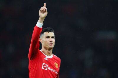 Ronaldo arrives at Man United training ground for talks on future