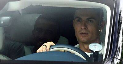 Cristiano Ronaldo arrives at Man United training ground to discuss future
