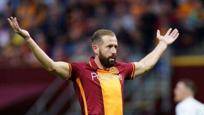 Motherwell boss pleased to have Kevin van Veen on board for two more years