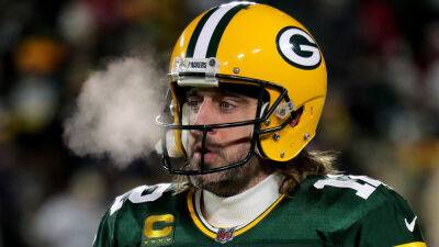 Aaron Rodgers draws comparisons to Nic Cage's 'Con Air' character as he reports to camp