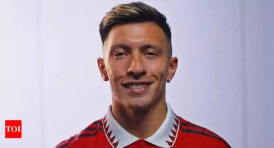 Martinez completes 57 million euro move from Ajax to Manchester United