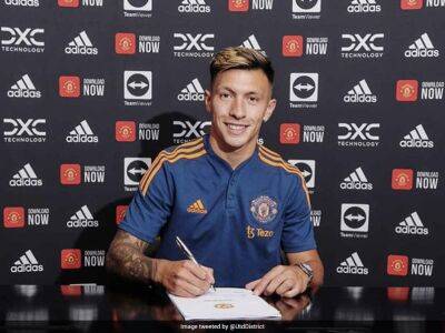 Lisandro Martinez Completes Transfer From Ajax To Manchester United For 57 Million Pounds