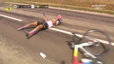 ‘Disastrous!’ – Team car wipes out Spanish champion Mavi Garcia on Stage 4 of Tour de France Femmes
