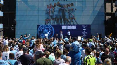 Man City fans to sport high-tech scarves next season - channelnewsasia.com - Britain - Manchester - Usa -  New York -  Man