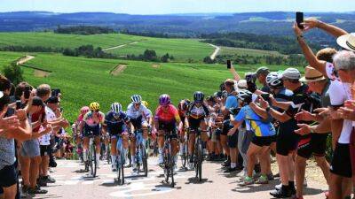 Marianne Vos maintains Women’s Tour de France lead as Reusser takes stage four