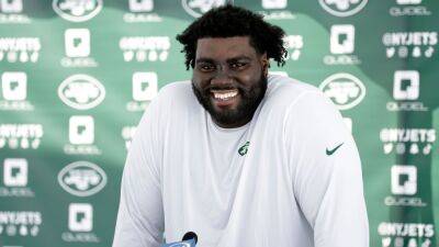 New York Jets move slimmer Mekhi Becton to right tackle; George Fant to play left tackle