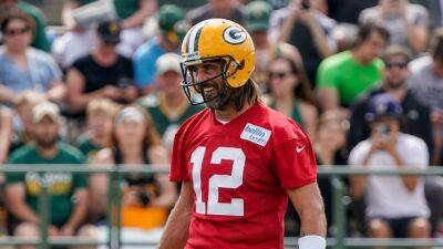 Aaron Rodgers mimics Davante Adams, jokingly jabs at defense after jovial first practice at Green Bay Packers training camp
