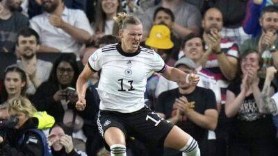 Popp powers Germany past France, into Euro 2022 final