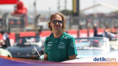 Lewis Hamilton - Aston Martin - Sebastian Vettel - Michael Schumacher - Sebastian Vettel Pensiun dari F1 di Akhir Musim 2022 - sport.detik.com -  Sangat