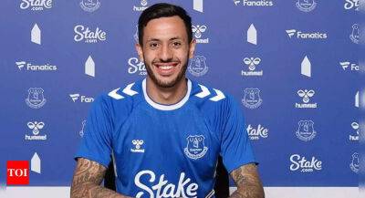 Everton sign winger Dwight McNeil from Burnley