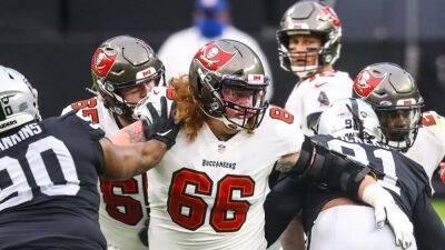 Tampa Bay Buccaneers starting center Ryan Jensen carted off with knee injury