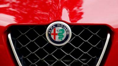 Alfa Romeo renews F1 partnership with Sauber for 2023