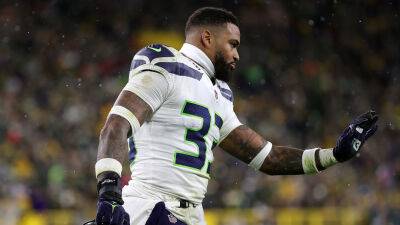 Pete Carroll - Seahawks' Jamal Adams 'really concerned' with hand injury that could leave him out indefinitely - foxnews.com - New York - Los Angeles - state Wisconsin -  Seattle - county Green - county Bay